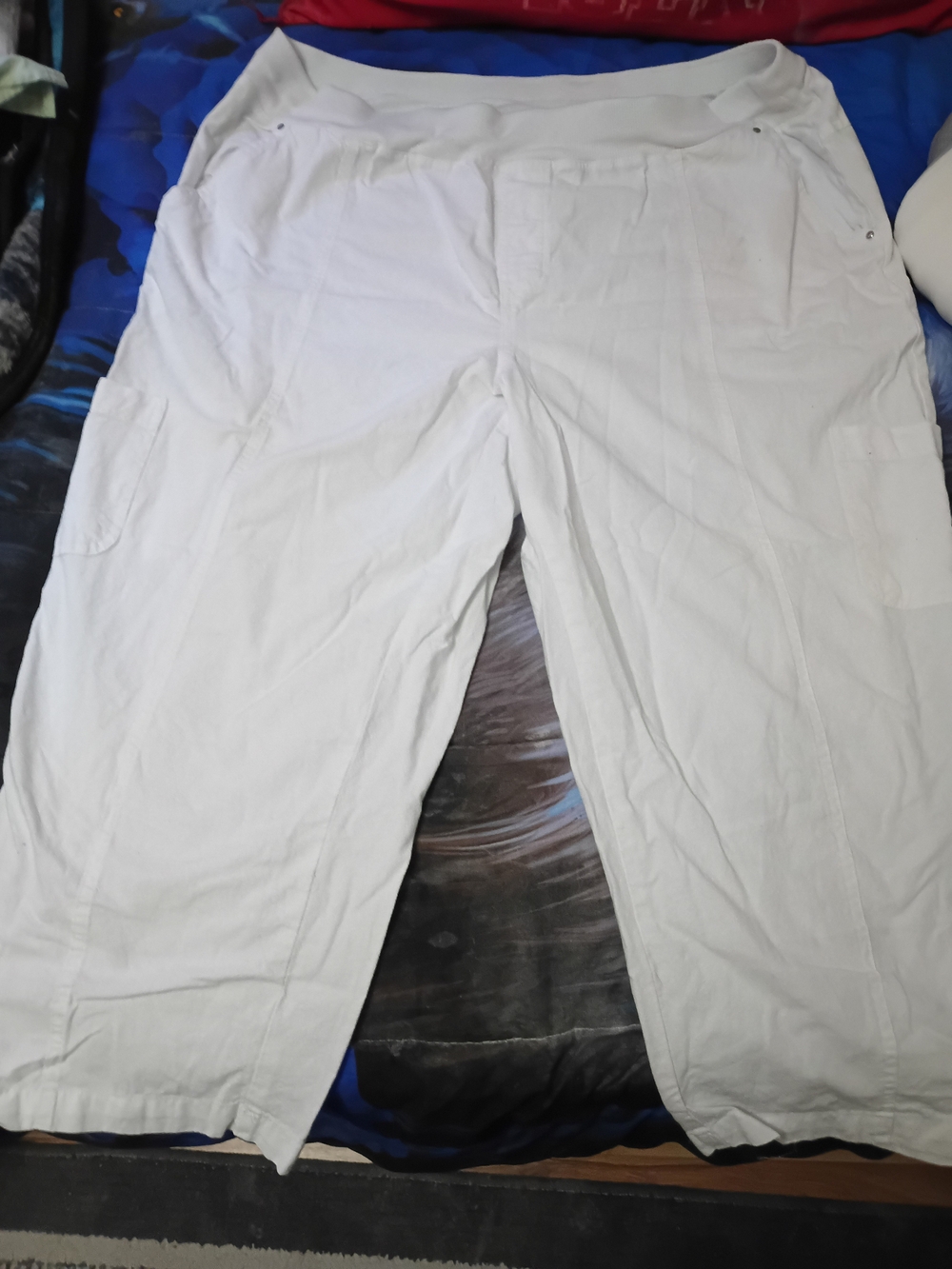 White Women's Capris Pants